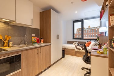 Bronze Plus Studio at Glassworks, St Thomas Street, City Centre, Bristol, BS16AE - Image 4